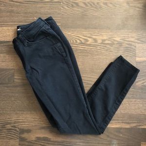 NWOT BLACK SKINNY JEANS